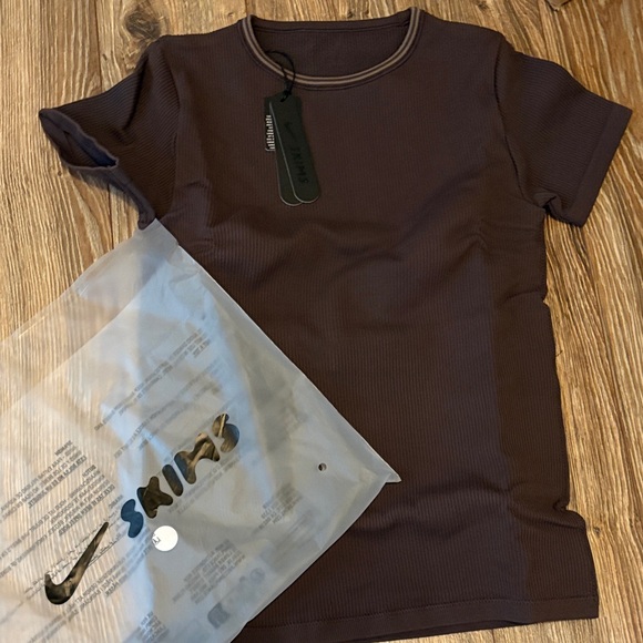SKIMS Tops - Nike Skims ribbed seamless short sleeve top
